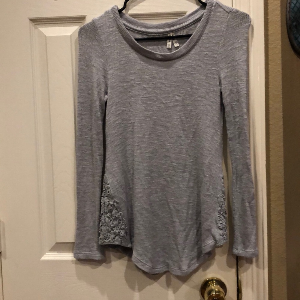 Long sleeve gray sweater